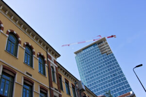 Facciata in vetro. Milano. Renovation of the facade of a building - MyVideoimage.com | Foto stock & Video footage