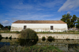 Farm in the park. Farmhouse near the canal in the Cagliari lagoon. Stock photos. - MyVideoimage.com | Foto stock & Video footage