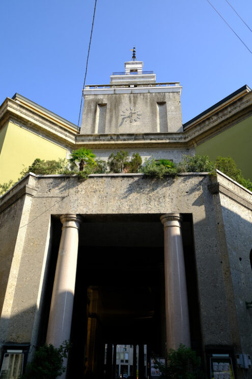 Fascist style building facade with columns. - MyVideoimage.com | Foto stock & Video footage