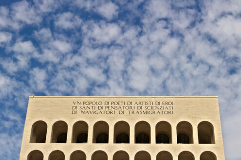 Fendi Roma. Palazzo della Civiltà Italiana. Interamente rivestito in marmo travertino. - MyVideoimage.com | Foto stock & Video footage