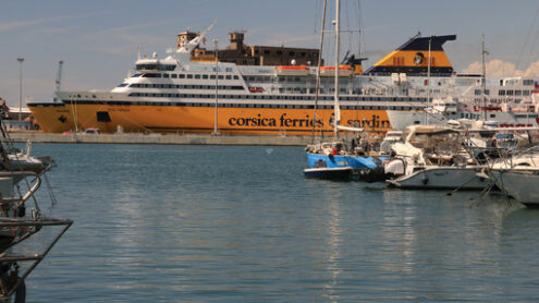 Ferry boat anchored in the port of Livorno. In the foreground nu - MyVideoimage.com