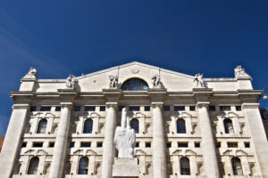 Finger of Cattelan in Milan. Sculpture of Cattelan’s finger in front of the Milan Stock Exchange. Piazza Affari. - MyVideoimage.com | Foto stock & Video footage