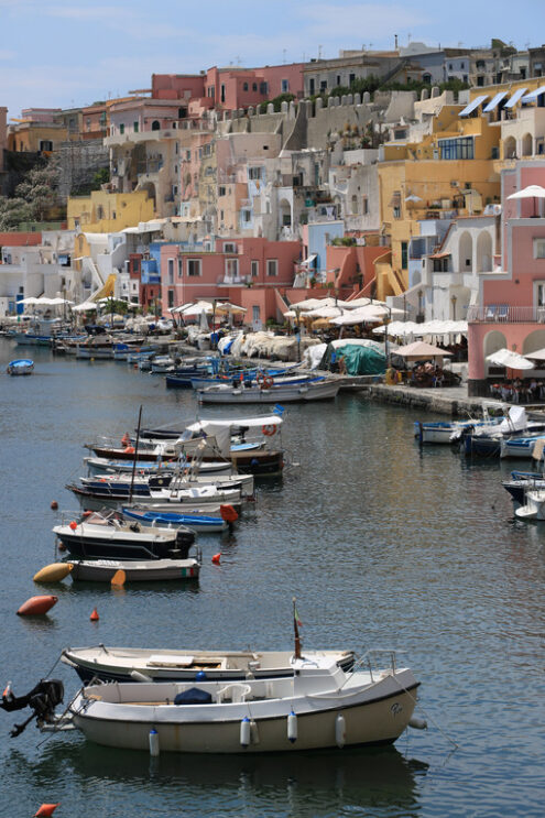 Fishing boats in the harbor. Boats anchored in the port of Corricella on the Island of Procid - MyVideoimage.com | Foto stock & Video footage