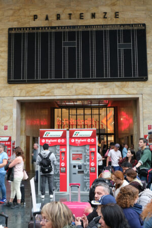 Florence train station. Old departure board empty and written Departures. - MyVideoimage.com