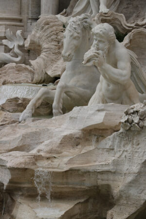 Fontana di Trevi, Roma. Sculture barocche in marmo travertino. - MyVideoimage.com | Foto stock & Video footage