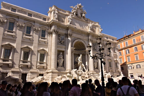 Fontana di Trevi con scultura di Nettuno. Roma. - MyVideoimage.com | Foto stock & Video footage