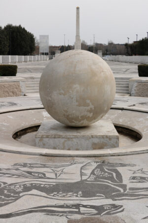 Fountain with sphere in white Carrara marble at the Olympic stadium in Rome. - MyVideoimage.com | Foto stock & Video footage