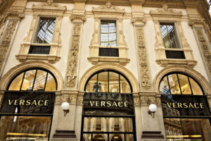 Galleria Milano. Versace shop at the Galleria Vittorio Emanuele II in Milan. - MyVideoimage.com | Foto stock & Video footage