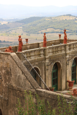 Garden with terrace and porch in Massa Marittima. In the background the hills of the Tuscan countryside. - MyVideoimage.com