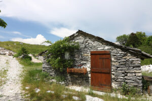 Garfagnana village. Houses in stone and white marble stones. Garfagnana, Campocatino, Apuan Alps, Lucca, Tuscany. Italy. - MyVideoimage.com | Foto stock & Video footage