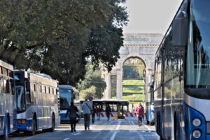 Genoa, Italy. 04/05/2019. Bus station. - MyVideoimage.com | Foto stock & Video footage