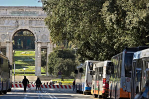 Genoa bus station. - MyVideoimage.com | Foto stock & Video footage