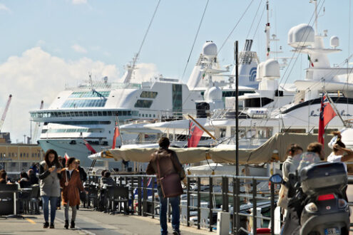 Genoa. Ancient port with people and ship - MyVideoimage.com | Foto stock & Video footage