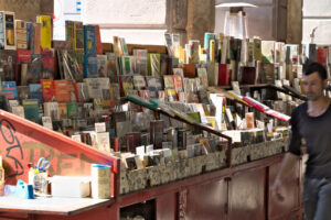 Genoa. Bank of used books in Piazza Colombo. - MyVideoimage.com | Foto stock & Video footage