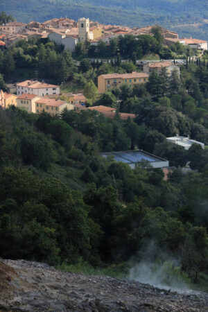 Geothermal energy in Tuscany. Volcanic fumaroles in the geothermal field near Larderello. - MyVideoimage.com | Foto stock & Video footage