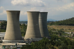 Geothermal power plant for electricity production. Condensation towers in reinforced concrete. Larderello, Tuscany, - MyVideoimage.com | Foto stock & Video footage