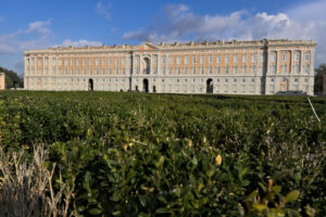 Giardino Caserta. Caserta, Italy. 27/10/2018. The external facade of the palace of Caserta. In the foreground the boxwood plants of the apio garden. - MyVideoimage.com | Foto stock & Video footage