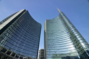 Grattacielo Unicredit, Milano. The real estate complex with the Unicredit skyscraper in Piazza Gae Aulenti. - MyVideoimage.com | Foto stock & Video footage