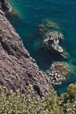 Green sea. Five Lands. Cinque Terre, lIguria, Italy. Rocks overlooking the blue sea - MyVideoimage.com | Foto stock & Video footage