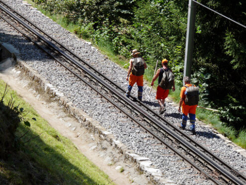 Grindelwald, Switzerland. 08/07/2009. Workers controlling the rail. Ferrovia. Foto Svizzera. Switzerland photo