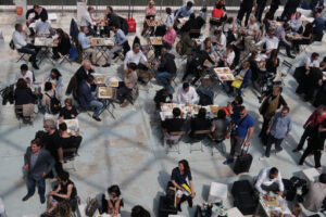 Gruppo di persone. Groups of people seen from above at the trade fair in Milan. - MyVideoimage.com | Foto stock & Video footage