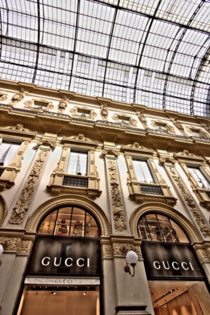 Gucci shop in the Galleria Vittorio Emanuele II in Milan. - MyVideoimage.com | Foto stock & Video footage