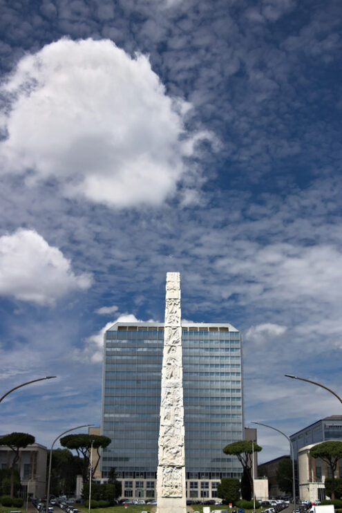 Guglielmo Marconi, Obelisco in marmo. La stele è stato creato dallo scultore Carrarese Arturo Dazzi. - MyVideoimage.com | Foto stock & Video footage