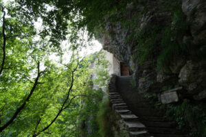 Hermitage of San Viviano in the Tuscan mountains of the Apuan Alps in Garfagnana. - MyVideoimage.com | Foto stock & Video footage