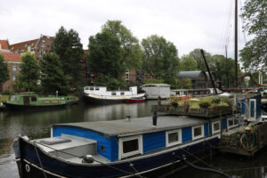 Houseboats and contemporary architecture in Amsterdam. Boats con - MyVideoimage.com