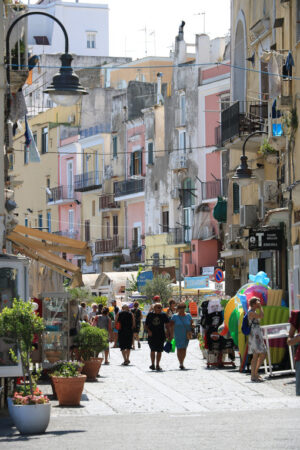 Houses with colored facades. Village of Procida, Mediterranean Sea, near Naples. The characte - MyVideoimage.com | Foto stock & Video footage