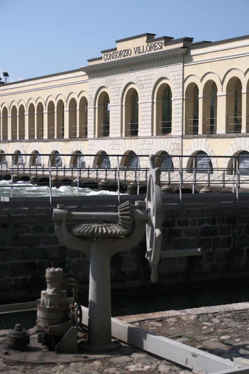 Hydroelectric power plant station on Canale Villoresi - MyVideoimage.com | Foto stock & Video footage