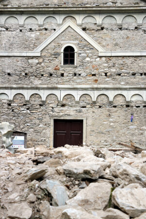 Isola Santa, Garfagnana, Apuan Alps, Lucca, Tuscany. Italy.  07/09/2017. Church of the ancient country. - MyVideoimage.com | Foto stock & Video footage