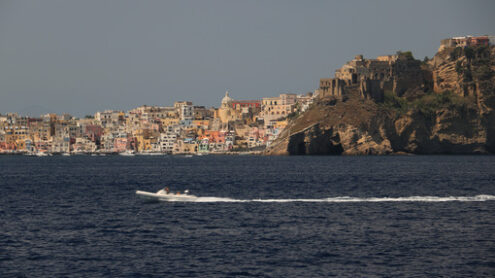 Isola di Procida. The island of Procida seen from the sea. The village of Corricel - MyVideoimage.com | Foto stock & Video footage