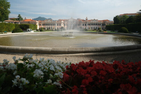 Italian garden. Fountain with water jets in the Estense Park in Varese - MyVideoimage.com | Foto stock & Video footage