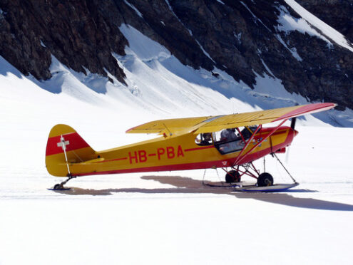 Jungfrau, Switzerland. 08/06/2009. Plane landed on the jungfrauj. Foto aereo. Airplane photos