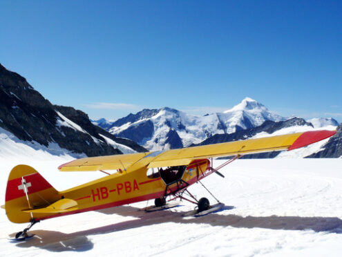 Jungfrau, Switzerland. 08/06/2009. Plane landed on the jungfrauj. Foto aereo. Airplane photos