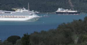 LNG methane gas transport ship to the Panigaglia regasification plant. Video footage. - MyVideoimage.com | Foto stock & Video footage