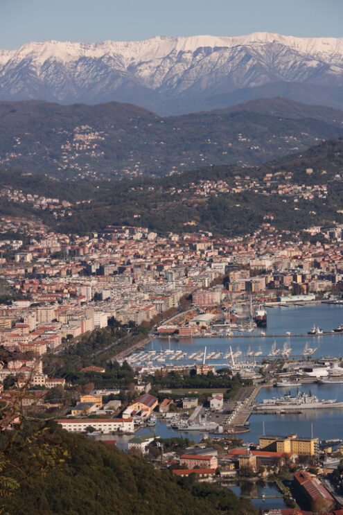 La Spezia view. Panoramic view, cruise ship in the port, numerous moored sailboats. - MyVideoimage.com | Foto stock & Video footage