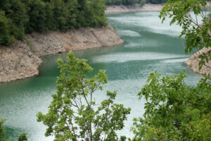 Lake created by artificial dam.  Vagli, Garfagnana, Lucca, Tuscany. Italy. - MyVideoimage.com | Foto stock & Video footage