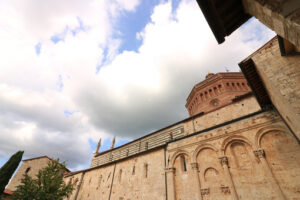 Lateral facade of the cathedral of Massa Marittima in the Tuscan Maremma. Blue sky with clouds. - MyVideoimage.com