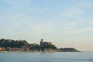 Lerici Castle with the small tourist port. The village of Lerici is located at the end of the Gulf of La Spezia. - MyVideoimage.com | Foto stock & Video footage