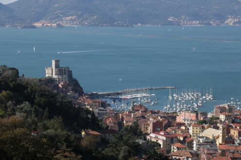 Lerici panorama. Panorama of the town of Lerici with the sea, the castle, the houses and the tourist port. - MyVideoimage.com | Foto stock & Video footage