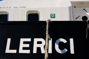 Lerici tugboat anchored at the port of La Spezia. - MyVideoimage.com