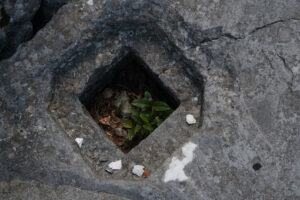 Lizzatura. Hole on an ancient block of marble, probably used for lizzatura. - MyVideoimage.com | Foto stock & Video footage