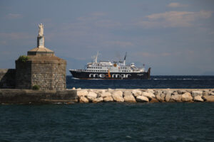 Madonna statue. Port of the island of Procida with a ferry and a statue of the M - MyVideoimage.com | Foto stock & Video footage