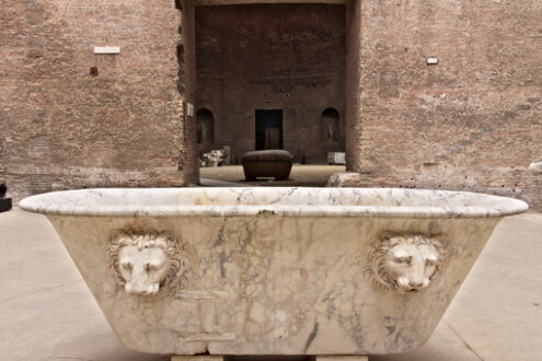 Marble bathtub White marble bathtub at the Baths of Diocletian in Rome. - MyVideoimage.com | Foto stock & Video footage