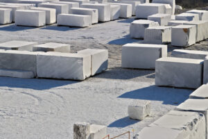 Marble blocks in storage. Apuan Alps, Carrara, Tuscany, Italy. March 28, 2019. White Carrara marble blocks in a warehouse - MyVideoimage.com | Foto stock & Video footage