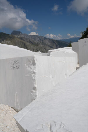 Marble blocks. Blocks of white Carrara marble deposited in a square near the quarries. Stock photos. - MyVideoimage.com | Foto stock & Video footage