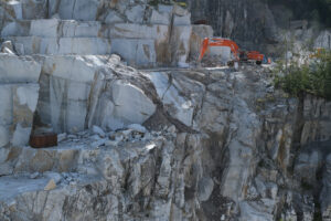 Marble excavation. Marble excavation on the Apuan Alps in Tuscany. Stock photos. - MyVideoimage.com | Foto stock & Video footage