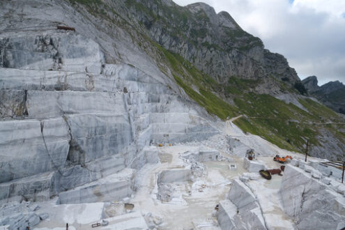 Marble extraction. White marble quarries on the Apuan Alps in Tuscany. Stock photos. - MyVideoimage.com | Foto stock & Video footage